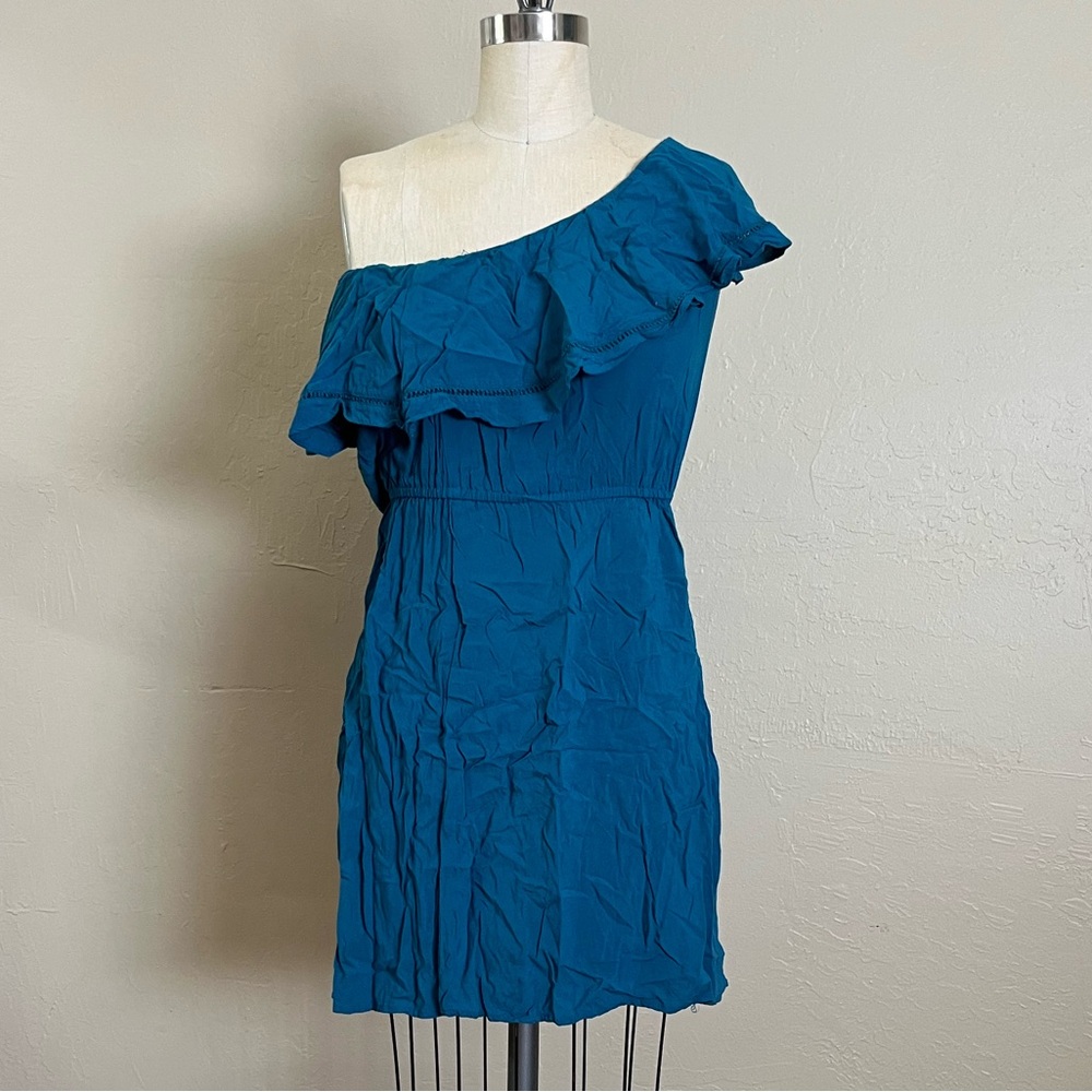 lovely, blue off the shoulder ruffle sundress.